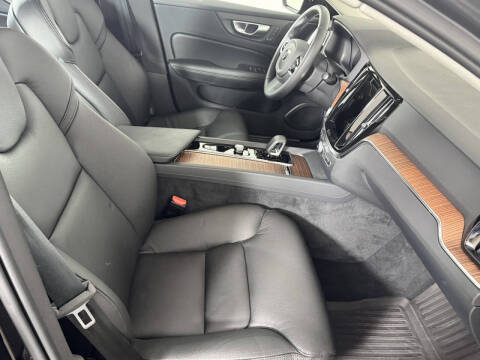 2024 Volvo S60 B5 Plus Dark Theme