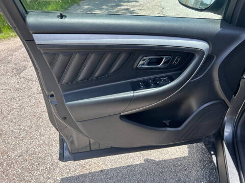2016 Ford Taurus SEL