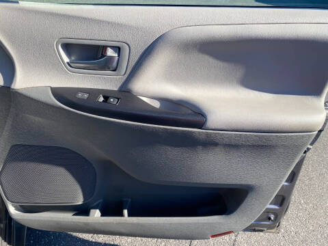 2017 Toyota Sienna LE 7-Passenger