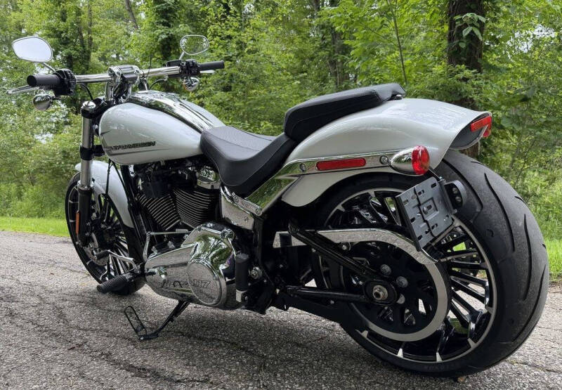 2024 Harley-Davidson FXBR - Breakout