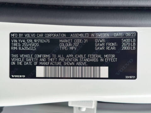 2024 Volvo XC60 B5 Plus Dark Theme