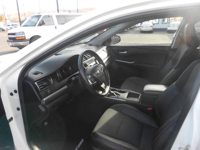 2017 Toyota Camry SE