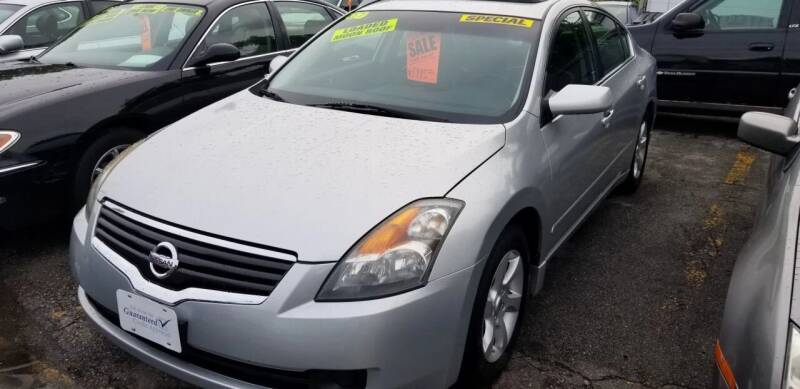 2007 Nissan Altima for sale at Howe's Auto Sales in Lowell MA