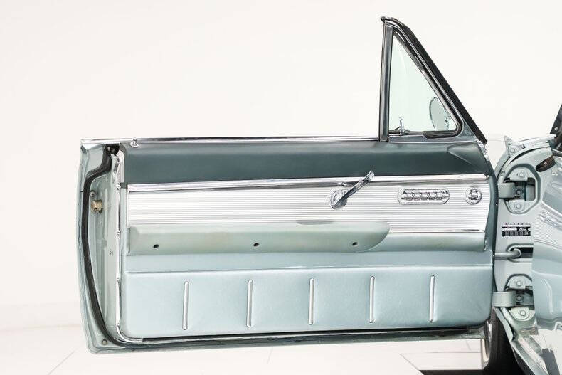 1962 Ford Thunderbird