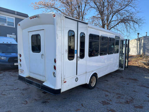 2017 Ford E-Series E-450 SD