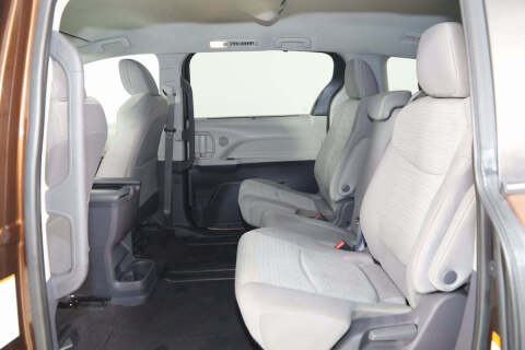 2021 Toyota Sienna LE 8-Passenger