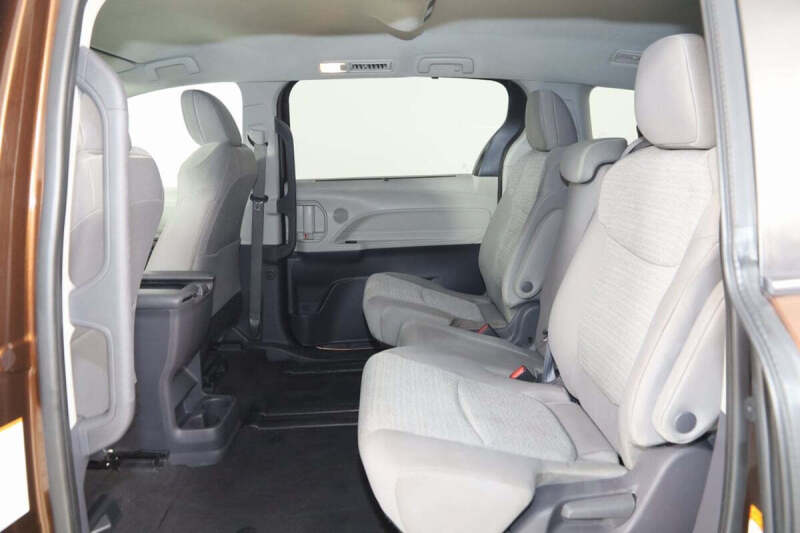 2021 Toyota Sienna LE 8-Passenger