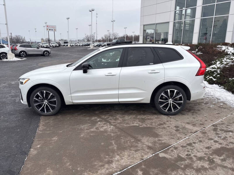 2025 Volvo XC60 B5 Plus Dark Theme