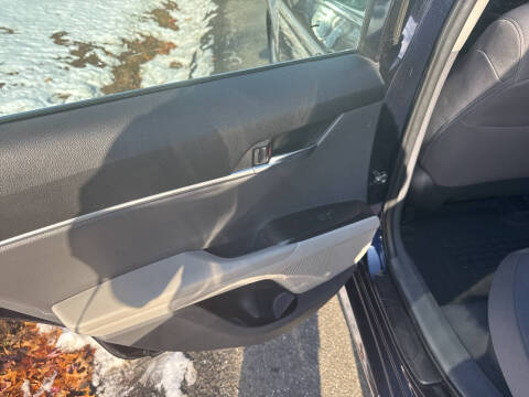 2022 Toyota Camry Hybrid LE