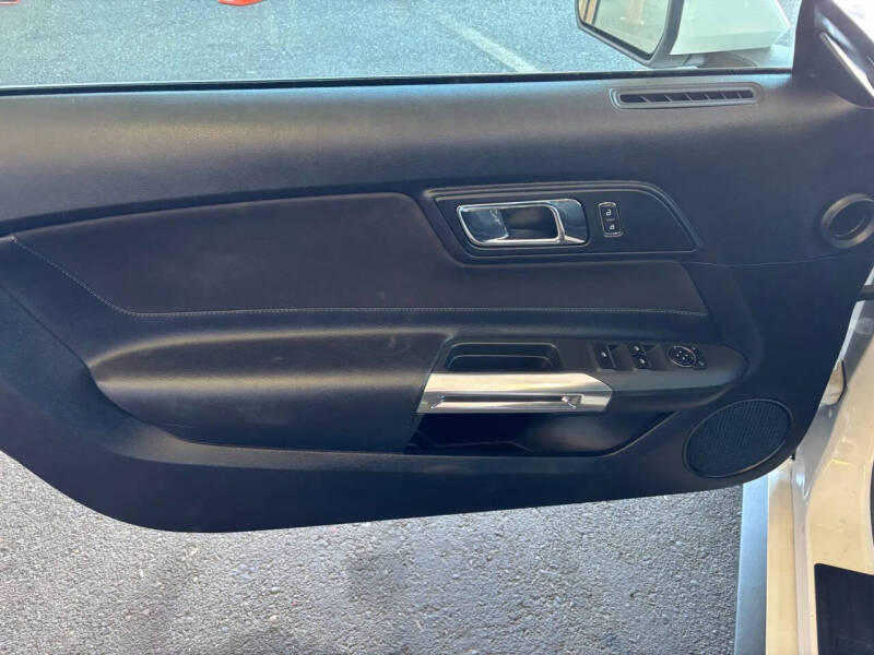 2015 Ford Mustang V6