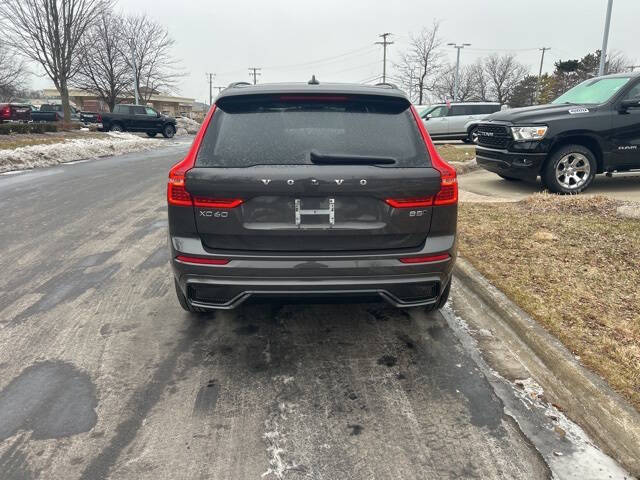 2025 Volvo XC60 B5 Plus Dark Theme