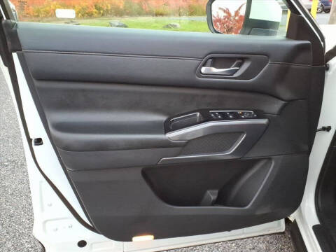 2022 Nissan Pathfinder SL