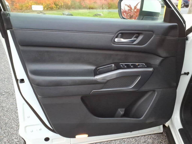 2022 Nissan Pathfinder SL