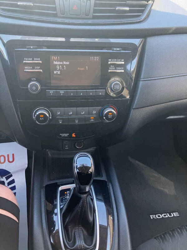 2017 Nissan Rogue S - Photo 11