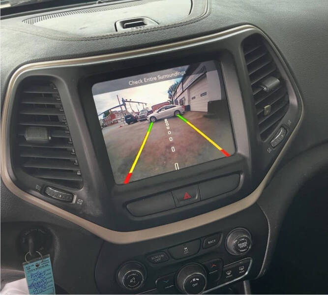 Image 9 of 2017 Jeep Cherokee Latitude