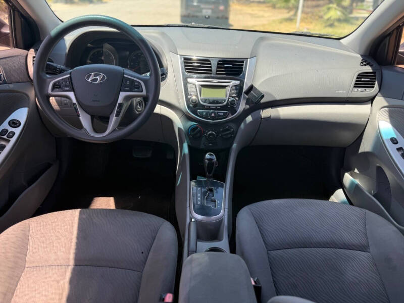 2012 Hyundai Accent GLS