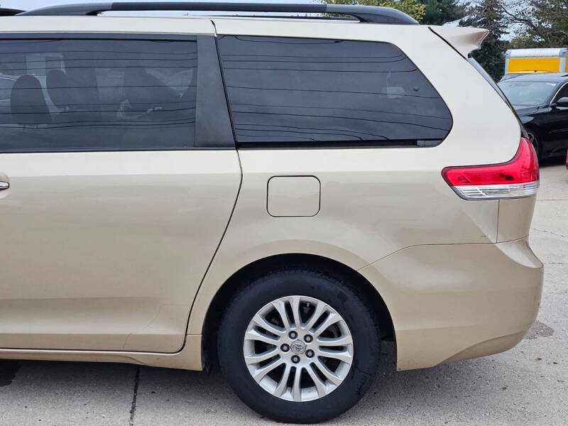 2011 Toyota Sienna XLE 8-Passenger
