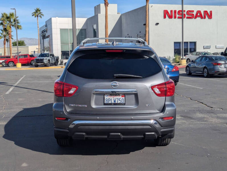 2020 Nissan Pathfinder SV