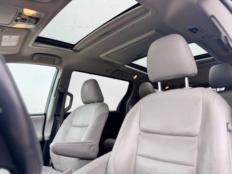 2017 Toyota Sienna XLE 7-Passenger