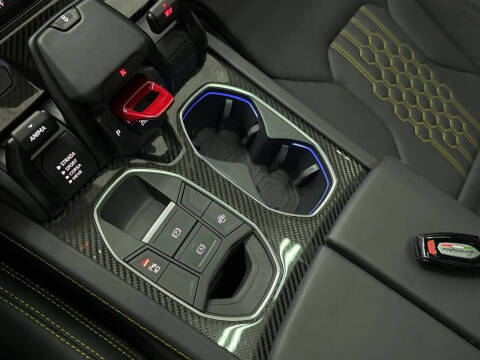 2025 Lamborghini Urus SE