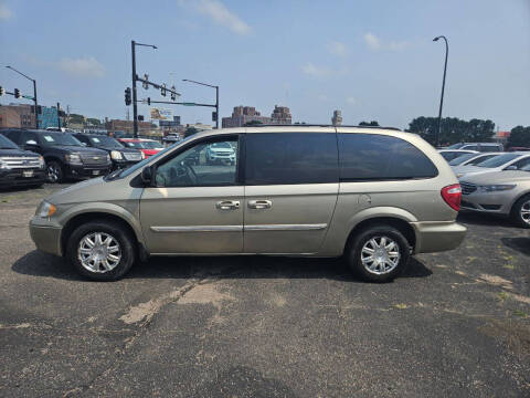 2007 Chrysler Town and Country for sale at RIVERSIDE AUTO SALES in Sioux City IA