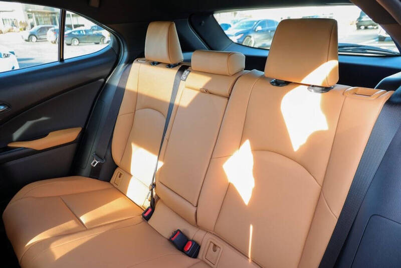 2025 Lexus UX 300h Premium