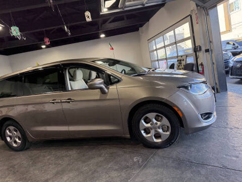 2018 Chrysler Pacifica Hybrid Touring Plus