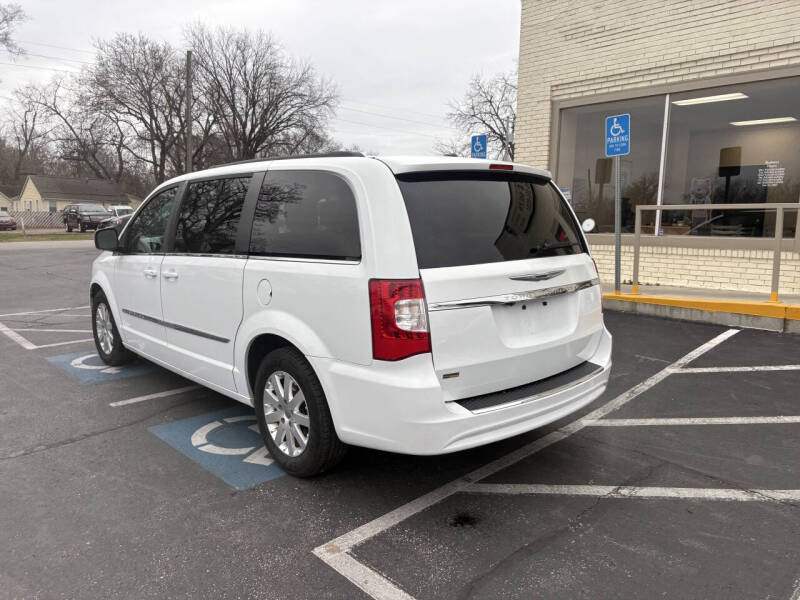 2016 Chrysler Town and Country Touring