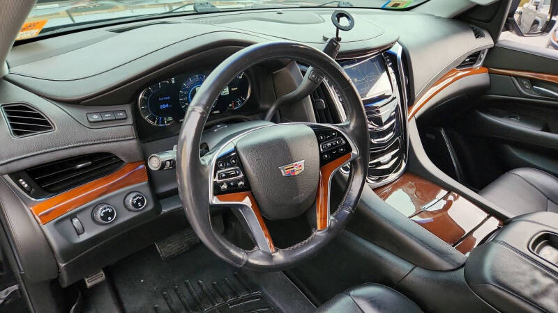 2018 Cadillac Escalade ESV Luxury