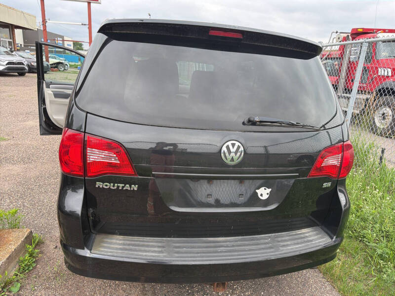 2013 Volkswagen Routan SE