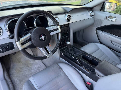 2005 Ford Mustang GT Deluxe