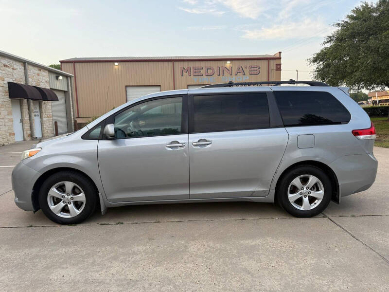 2011 Toyota Sienna LE 8-Passenger