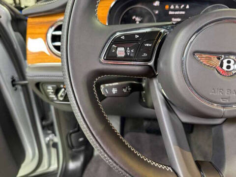 2023 Bentley Bentayga EWB V8