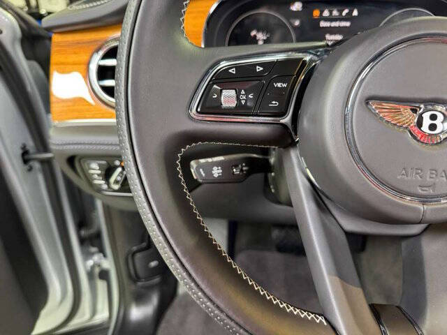 2023 Bentley Bentayga EWB V8