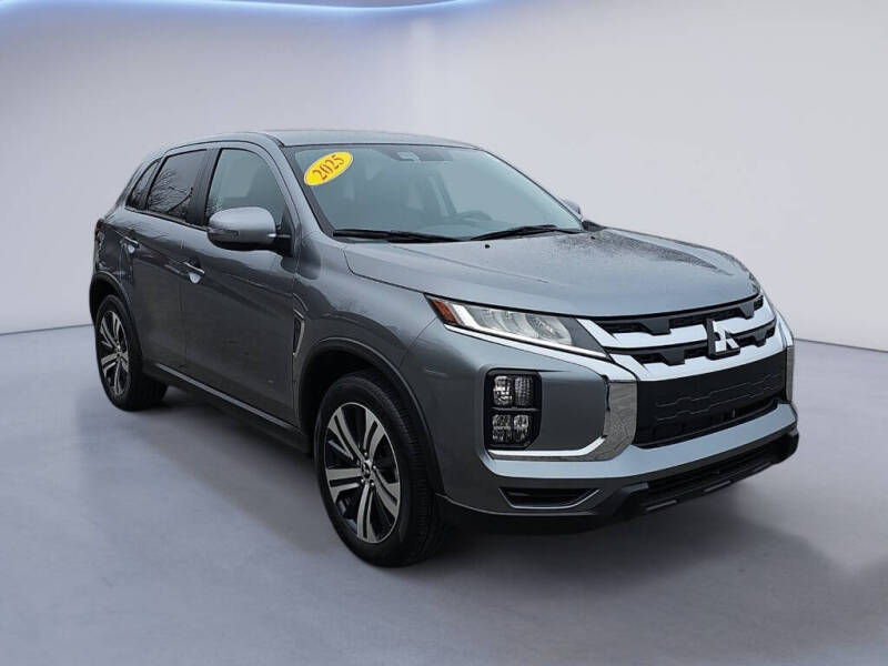 2025 Mitsubishi Outlander Sport SE's photo