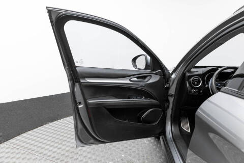 2018 Alfa Romeo Stelvio Sport