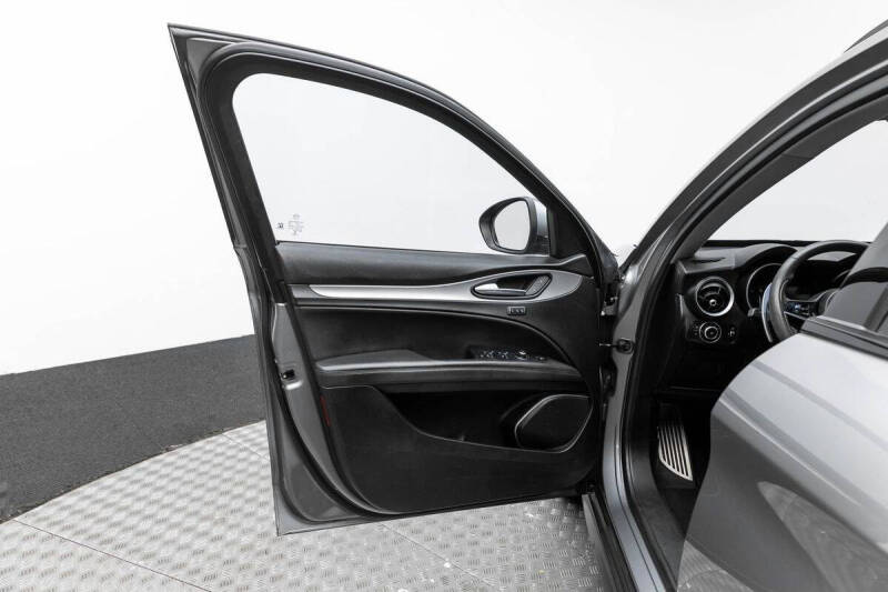 2018 Alfa Romeo Stelvio Sport