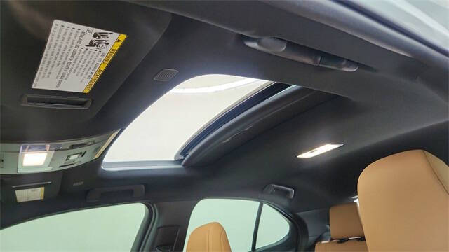 2023 Lexus UX 250h Premium