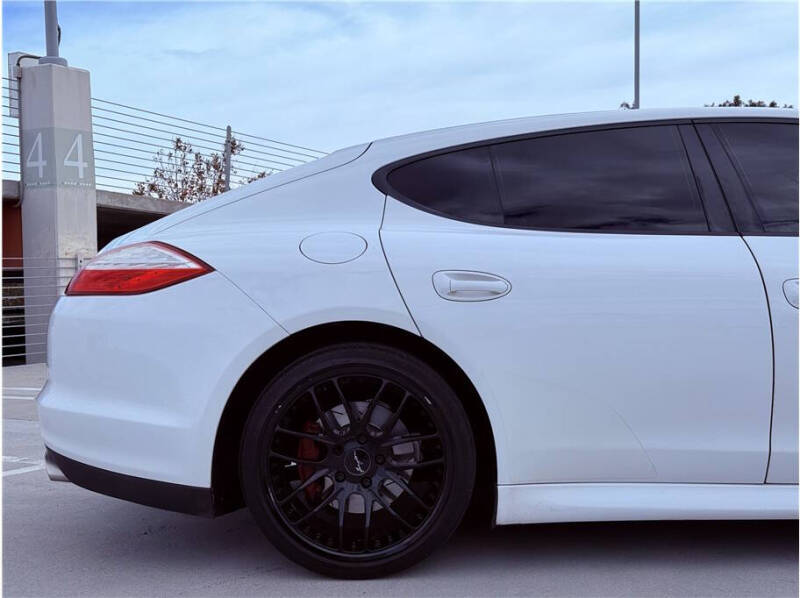 2011 Porsche Panamera 4