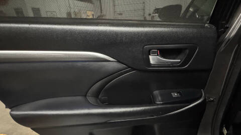 2017 Toyota Highlander SE