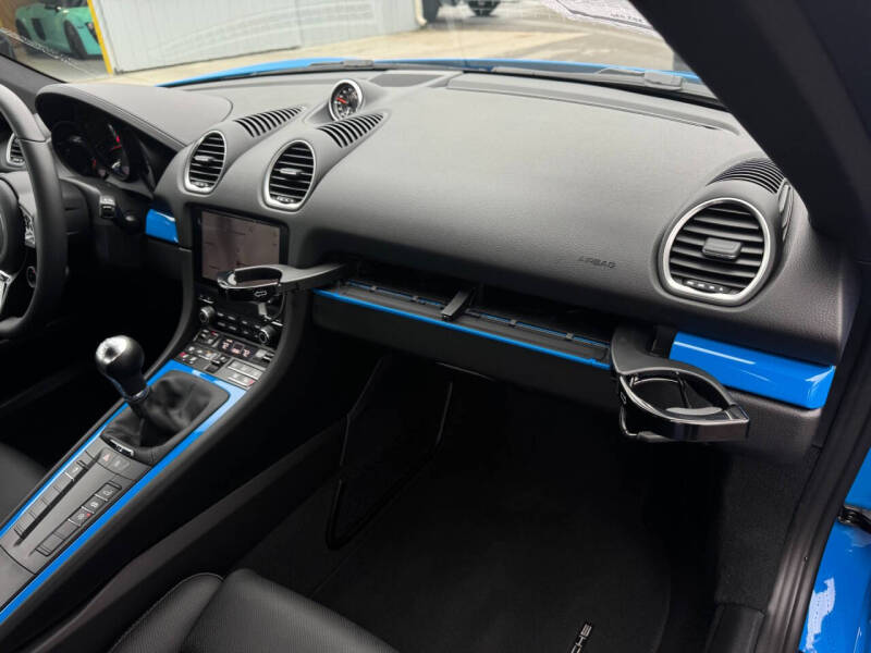 2025 Porsche 718 Cayman