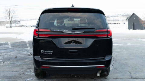 2024 Chrysler Pacifica Touring