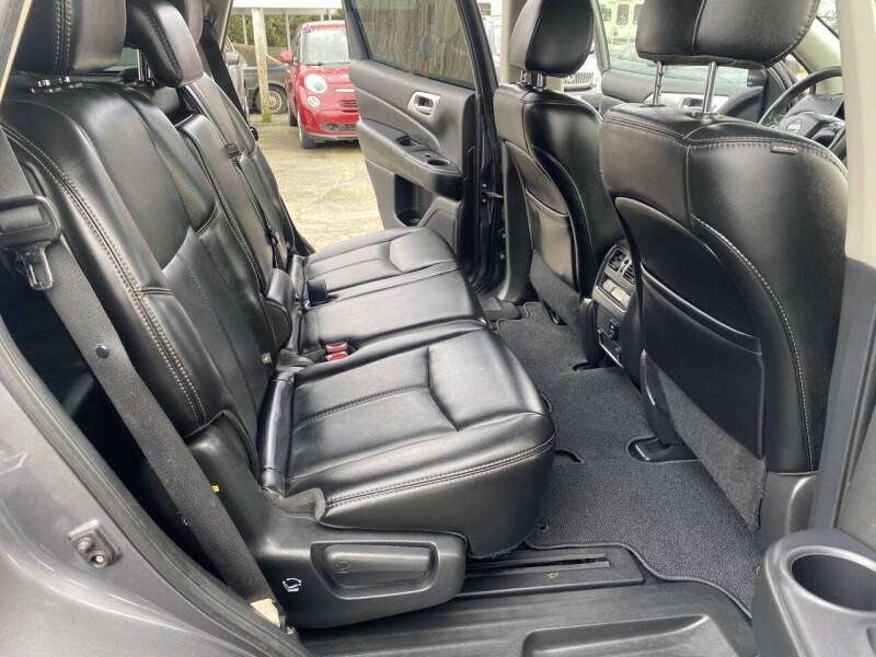 2017 Nissan Pathfinder SL