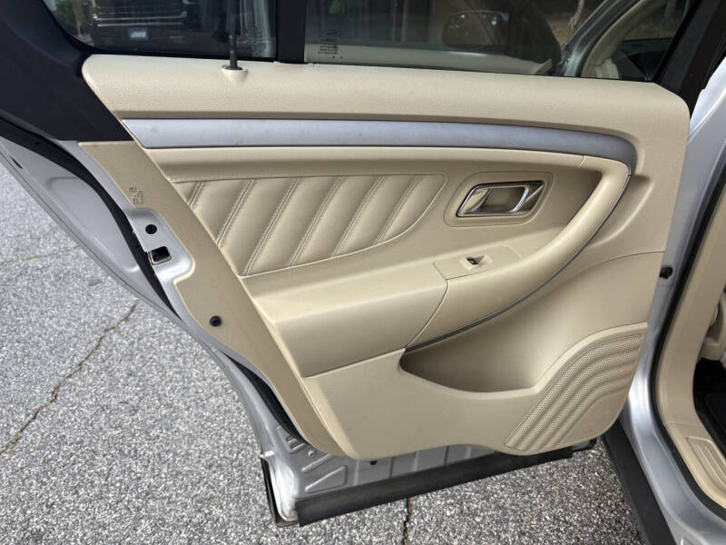 2016 Ford Taurus SEL