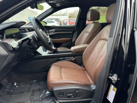 2022 Audi e-tron quattro Premium Plus