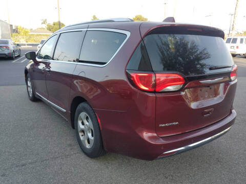 2017 Chrysler Pacifica Touring-L Plus
