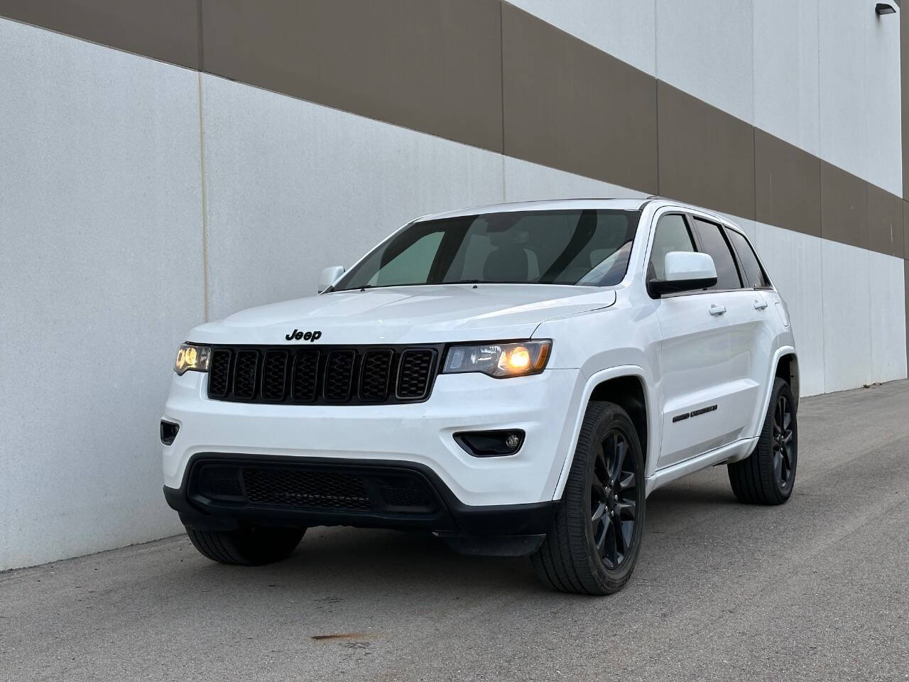 2022 Jeep Grand Cherokee WK for sale at Phoenix Motor Co in Romulus, MI