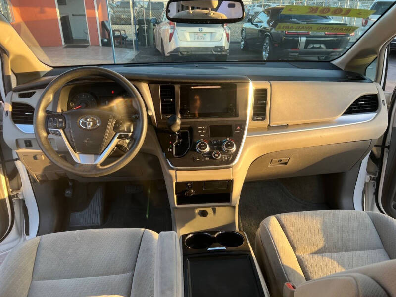 2015 Toyota Sienna LE 8-Passenger