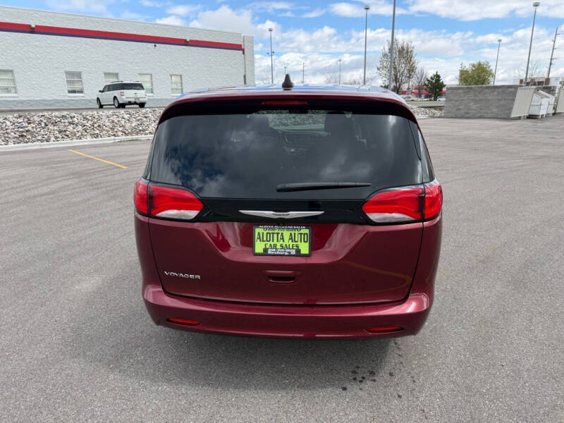 2022 Chrysler Voyager LX