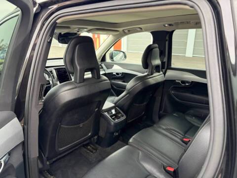 2016 Volvo XC90 T6 Momentum